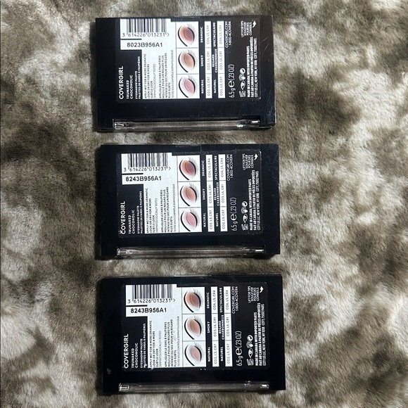 3 pc COVERGIRL Trunaked Chocoholic Eyeshadow Palette - Brown, Gold, and Pink - Picture 2 of 2